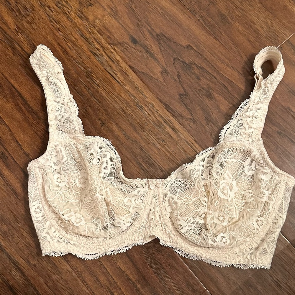 Intimissi Elegant Lace Underwire Bra - Cream